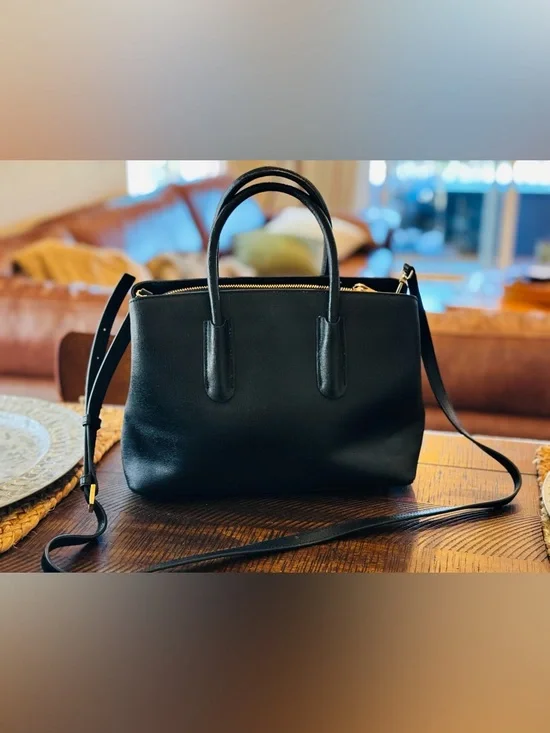 Furla Tessa Satchel handbag, a structured leather tote featuring gold hardware - Picture 4 of 16